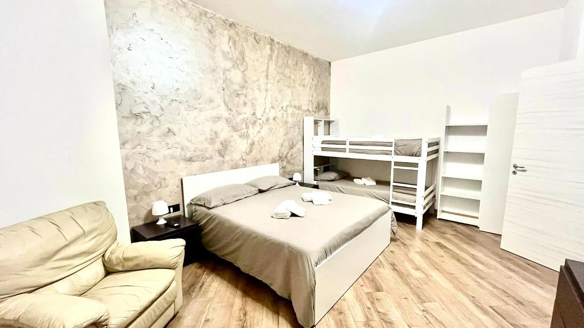 15 Min. Colosseo 2 - Casa Di Micca Rome Apartment