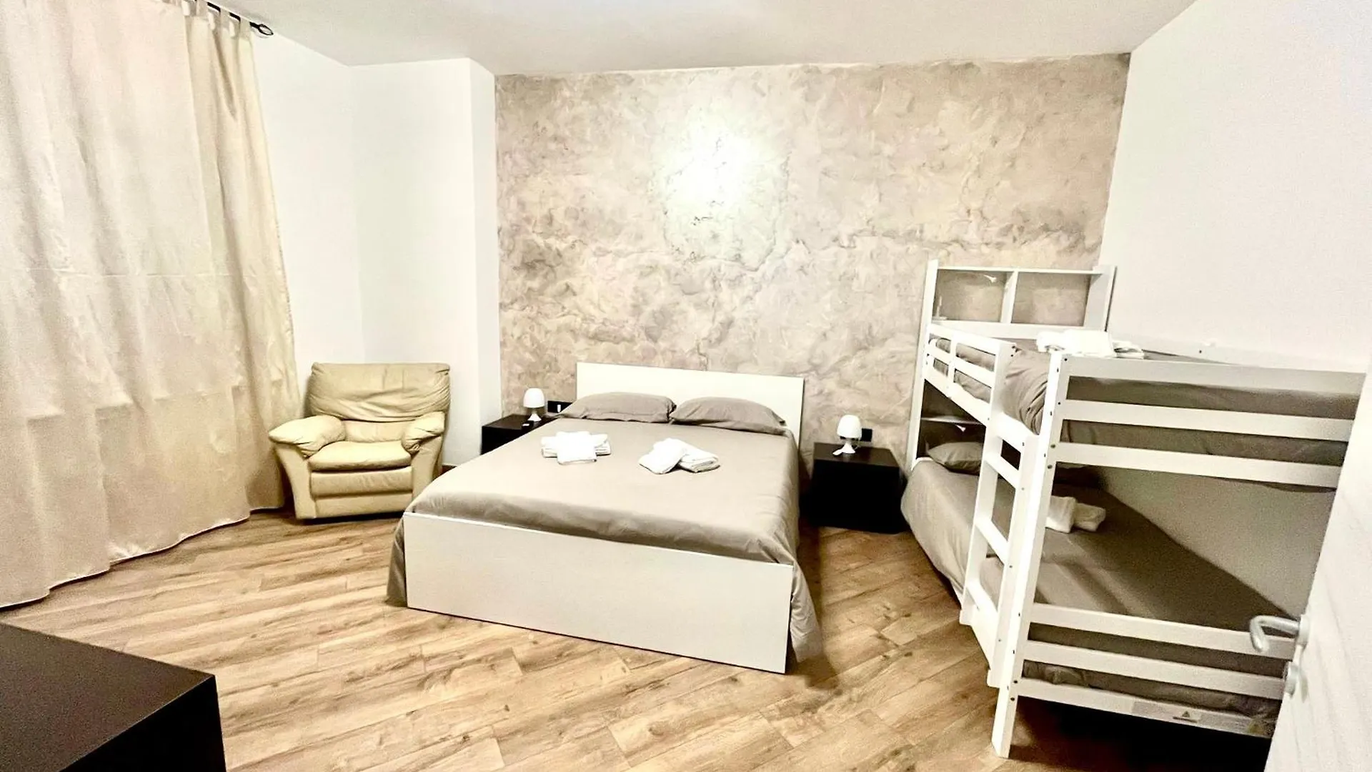 15 Min. Colosseo 2 - Casa Di Micca Rome Apartment